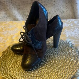 Franco Sarto Classic Two-Tone Brown Suede and Faux-Croc Lace-Up Heels 7.5